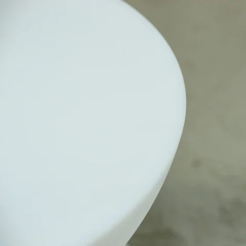 芮妮發光圓桌細節